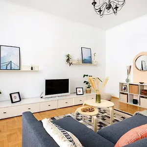 Apartament Spacious & Serene Downtown With Free Parking, Budapesta