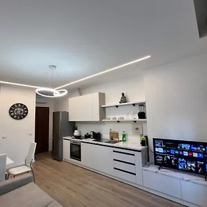 verificați disponibilitatea